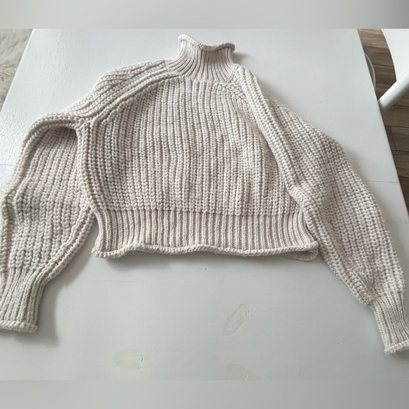 H&M Cream Turtleneck Sweater - Picture 3 of 8